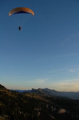 Isabelle surplombant le Vercors